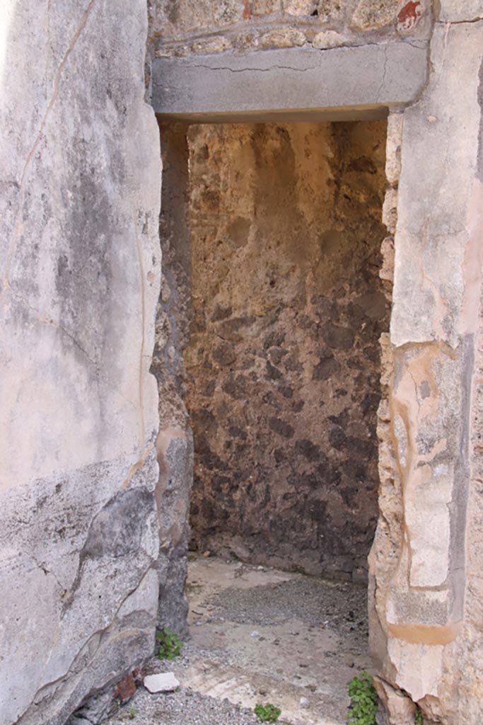 V.1.7 Pompeii. May 2024. 
Room 6, doorway in south-east corner of atrium. Photo courtesy of Klaus Heese.
