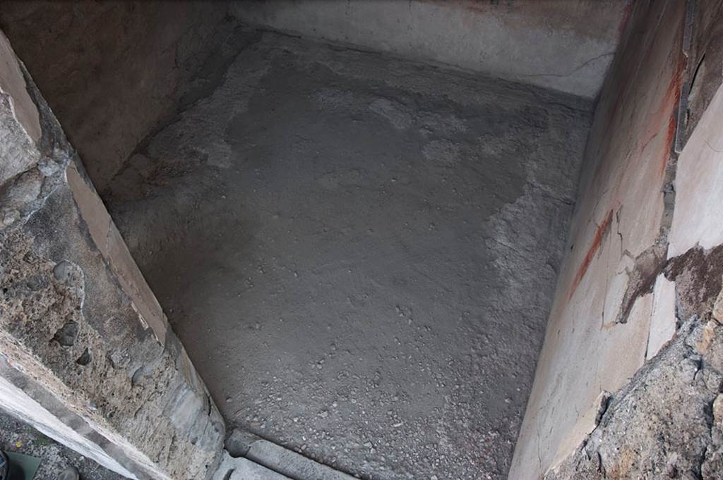 V.1.7 Pompeii. c.2005-7. Room 8, looking east across floor from doorway. Photo by Hans Thorwid. 
Photo courtesy of the Swedish Pompeii Project. 
