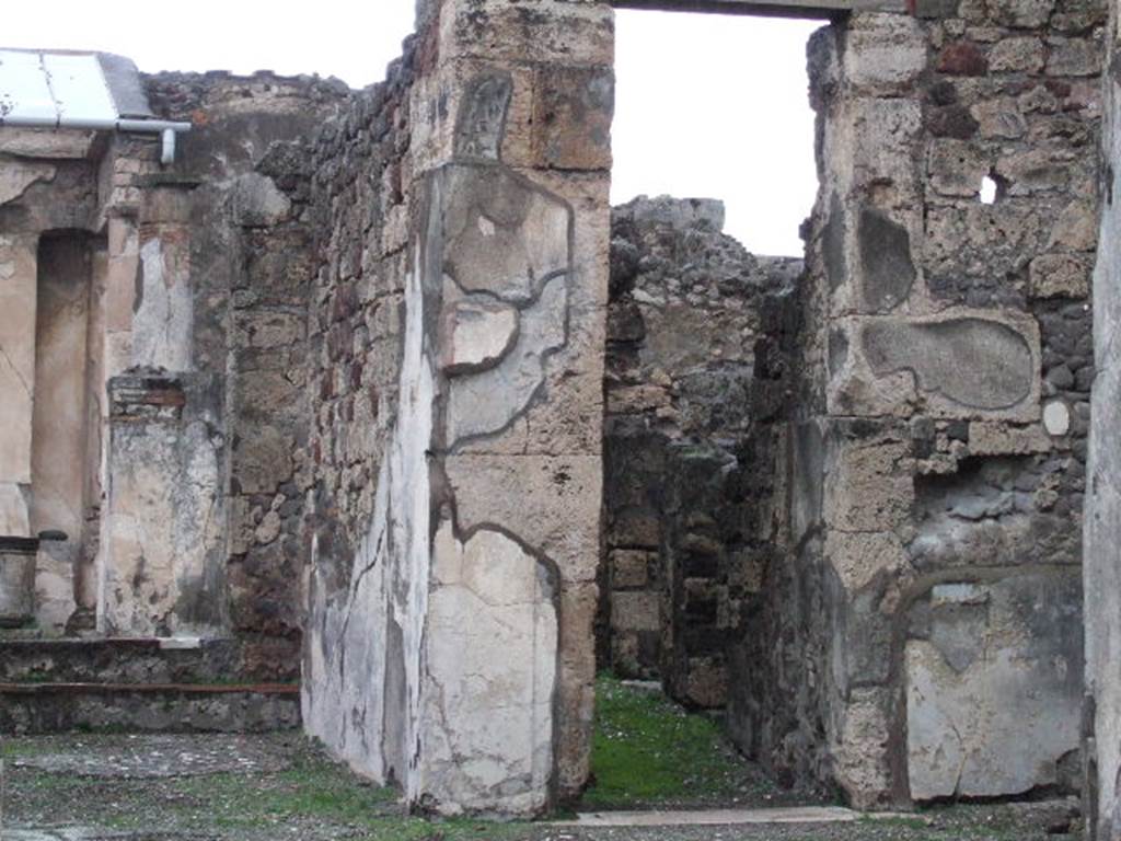 V.1.7 Pompeii. December 2007. Room 10, corridor to peristyle “b”, on east side of tablinum 13.
