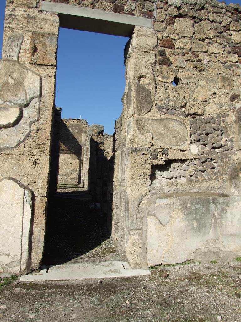 V.1.7 Pompeii. December 2007. Room 9, corridor to peristyle.