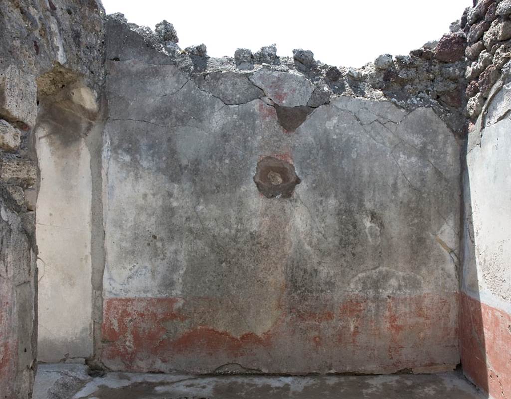 V.1.7 Pompeii. c.2005-7. Room 19, west wall with doorway into room 20, caldarium. Photo by Hans Thorwid. 
Photo courtesy of the Swedish Pompeii Project. 
