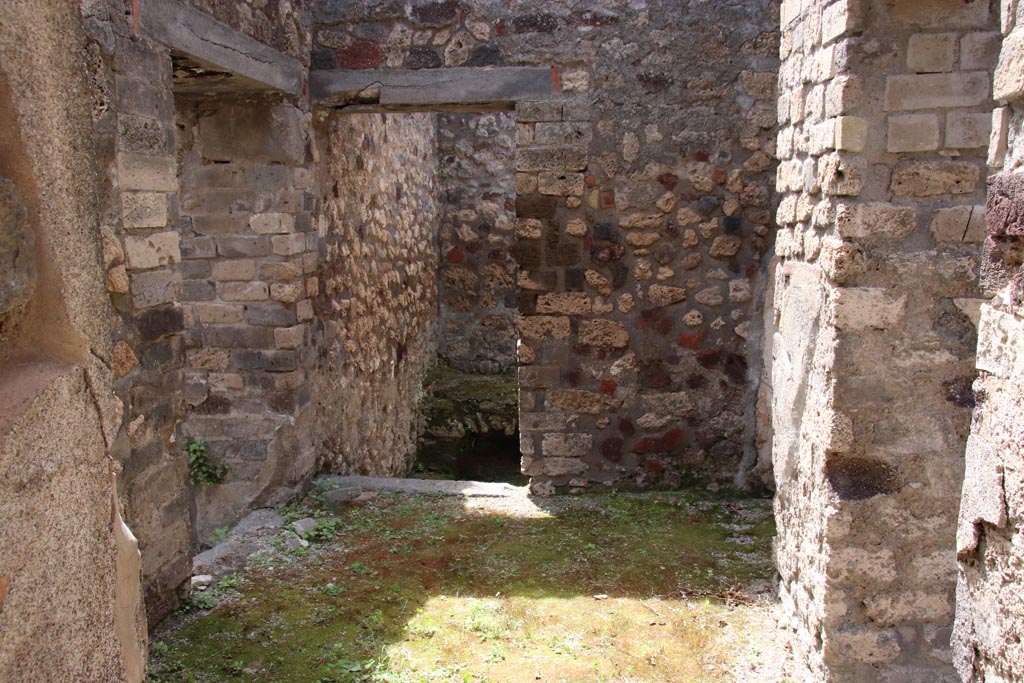 V.1.7 Pompeii. May 2024. Room “h”, looking west from corridor “h1”. Photo courtesy of Klaus Heese.