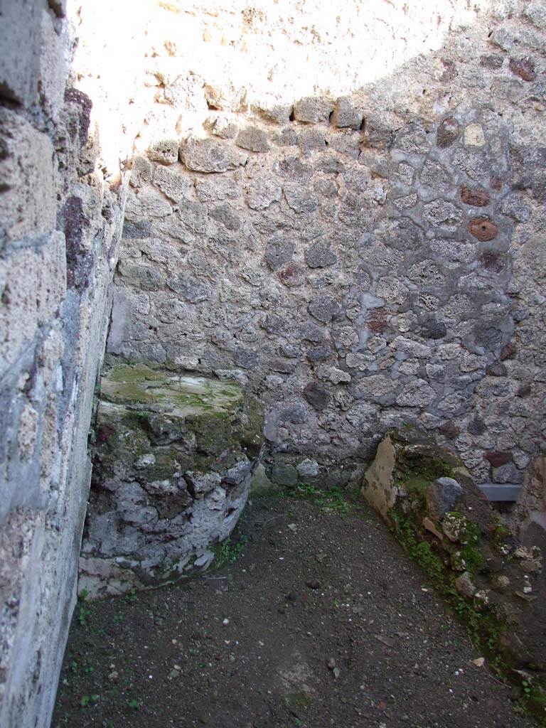 V.1.7 Pompeii. December 2007. Room 23, storeroom. Pedestal on east side.