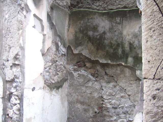 V.1.7 Pompeii. September 2018. Looking towards north end of small room on east side of entrance corridor.
Foto Annette Haug, ERC Grant 681269 DÉCOR.
