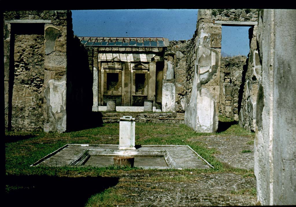 V.1.7 Pompeii, October 2023. 
Bronze bull from north side of impluvium in atrium. Photo courtesy of Giuseppe Ciaramella. 
On display in “L’altra MANN” exhibition, October 2023, in Naples Archaeological Museum, inv. 4890.


