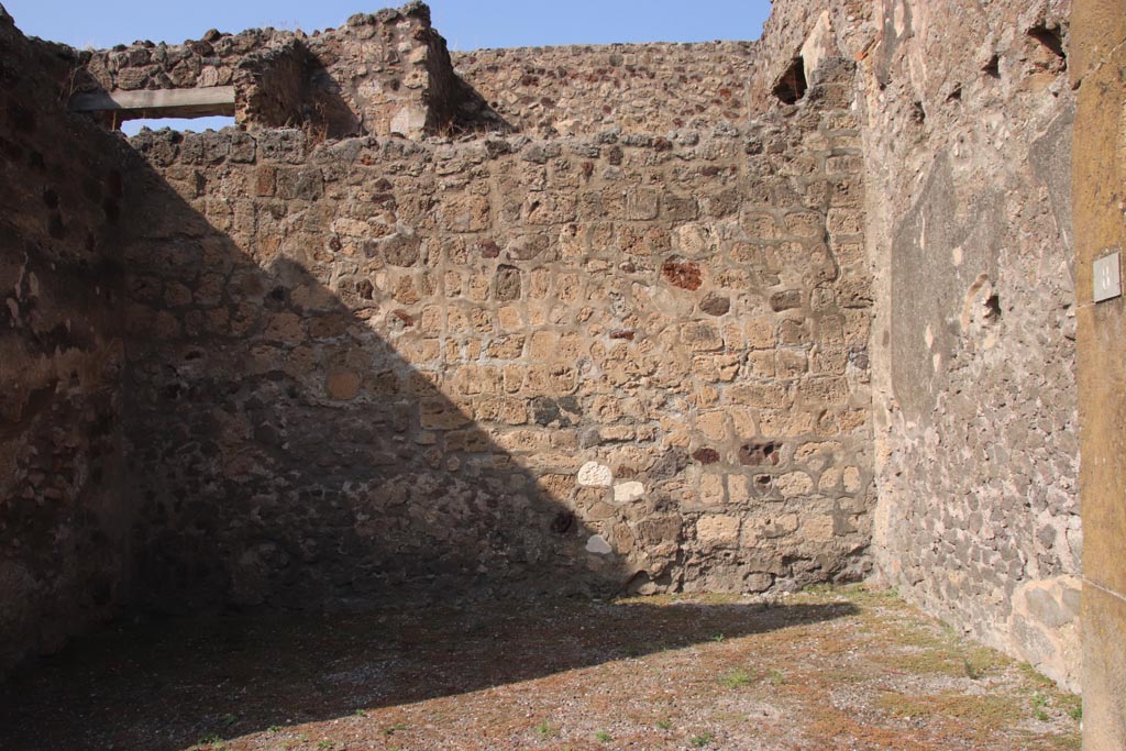 V.1.8 Pompeii. December 2007. Looking towards north wall of shop-room. Photo courtesy of Klaus Heese.

