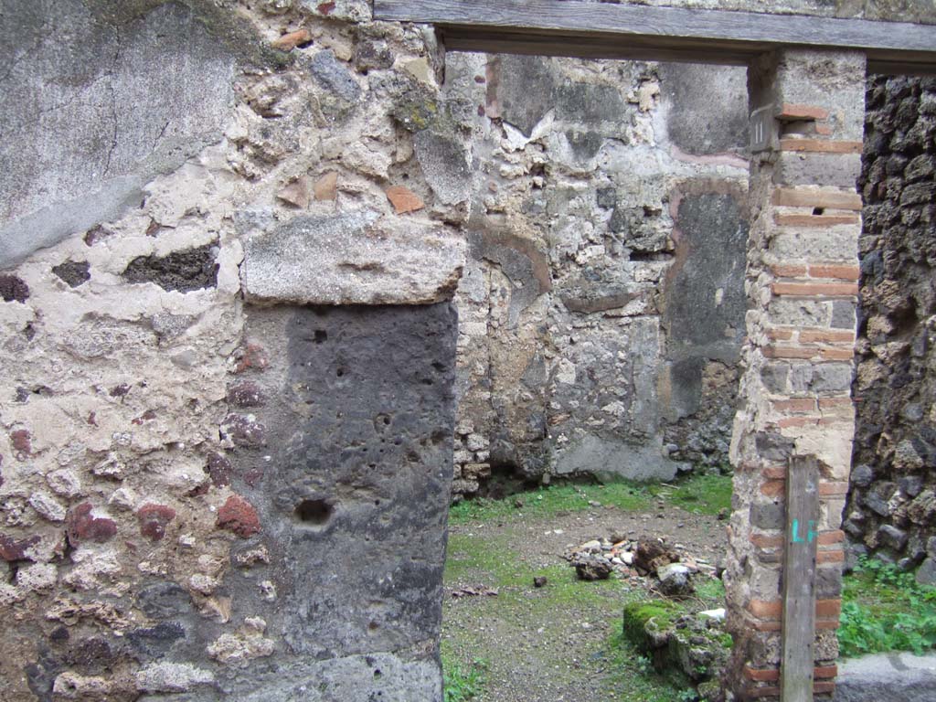 V.1.11 Pompeii. December 2005. Entrance doorway.