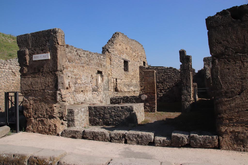 V.1.13 Pompeii. October 2023. Looking north-east towards entrance doorway on Via Stabiana. Photo courtesy of Klaus Heese.