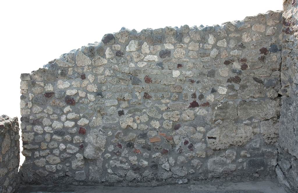 V.1.13 Pompeii. 2012.  West wall of room “e”. Photo by Hans Thorwid. 
Photo courtesy of the Swedish Pompeii Project.
