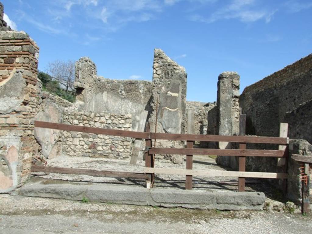 V.I.14 Pompeii. October 2009. Entrance. According to CTP, the bases for the worktables shown on their plan are no longer visible.
See Van der Poel, H. B., 1986. Corpus Topographicum Pompeianum, Part IIIA. Austin: University of Texas. (p.70)
