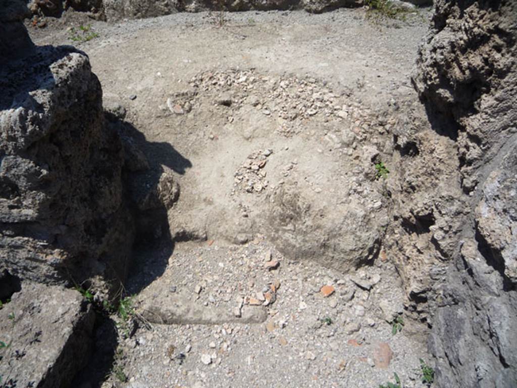 V.1.15 Pompeii. July 2008. Threshold of doorway in north wall of ala, (but not shown on Eschebach or RICA plan). Photo courtesy of Jared Benton.
