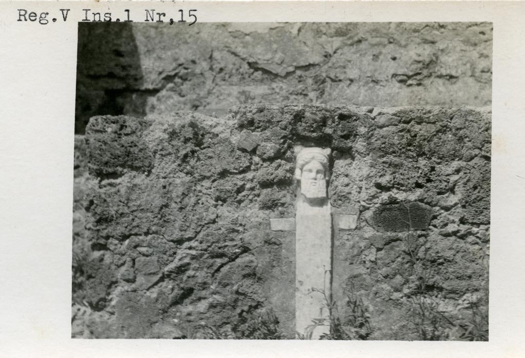 V.1.15 Pompeii. Pre-1937-1939.
Photo courtesy of American Academy in Rome, Photographic Archive. Warsher collection no. 266.
According to Warsher, this photo is from V.1.15, the identical one below shows it as being from V.1.14.
As these photos were taken before the bombing in 1943, either of these locations could be correct.
