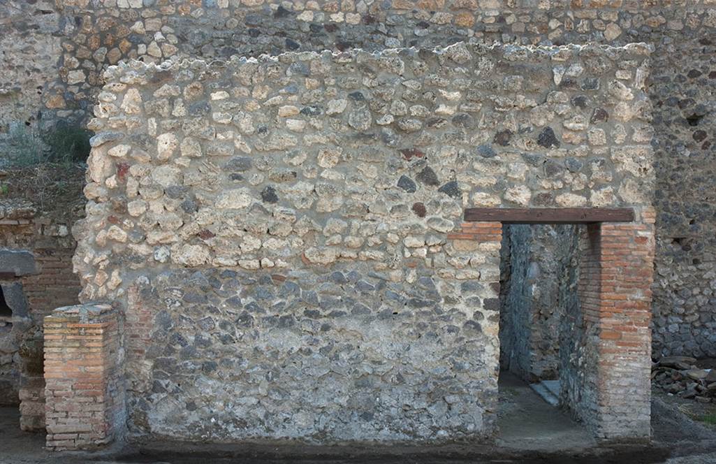 V.1.15 Pompeii. 2012. 
Looking towards south wall of tablinum after restoration, with doorway into room “f” on west side of oven. 
Photo by Hans Thorwid.  
Photo courtesy of the Swedish Pompeii Project.
