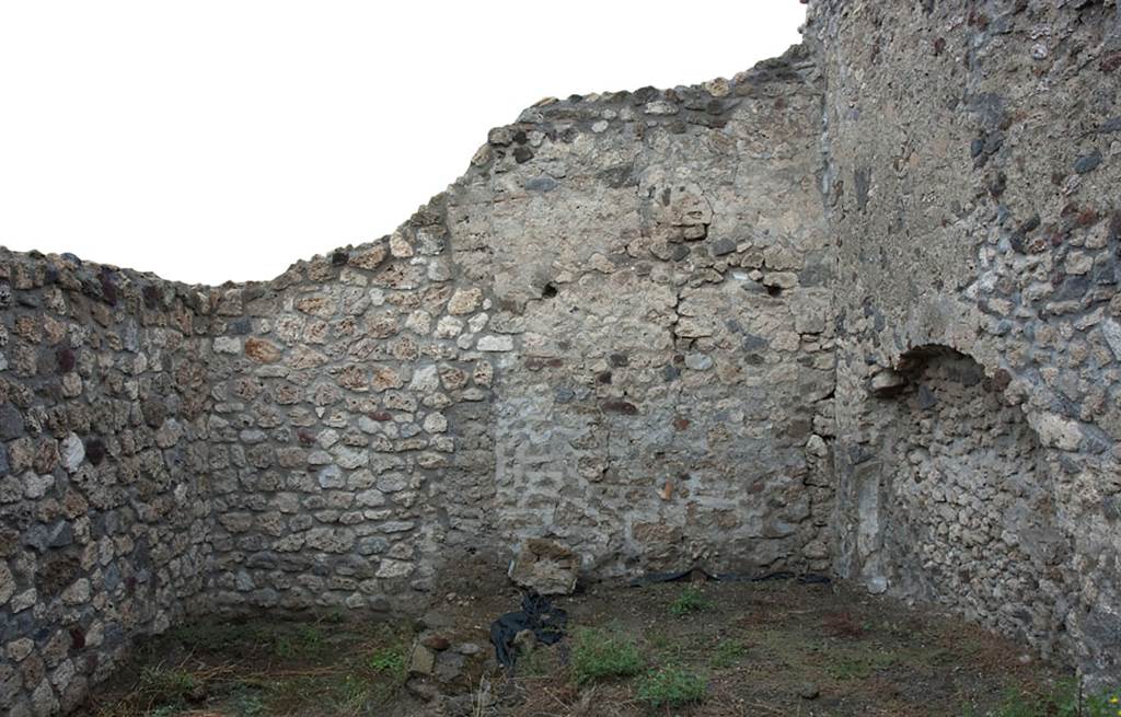 V.1.15 Pompeii. 2012. North wall after restoration in 2008.  Photo by Hans Thorwid. 
Photo courtesy of the Swedish Pompeii Project.
