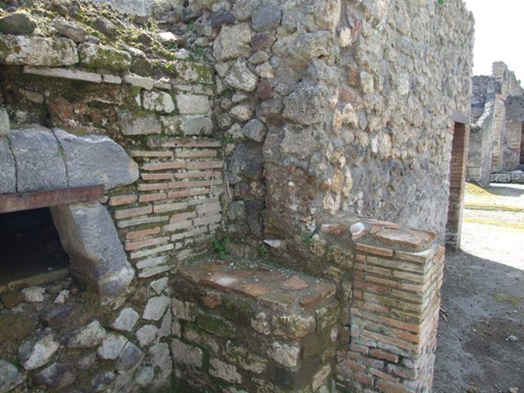 V.1.15 Pompeii.  April 2009. Large oven on south side of Bakery.  Looking west.