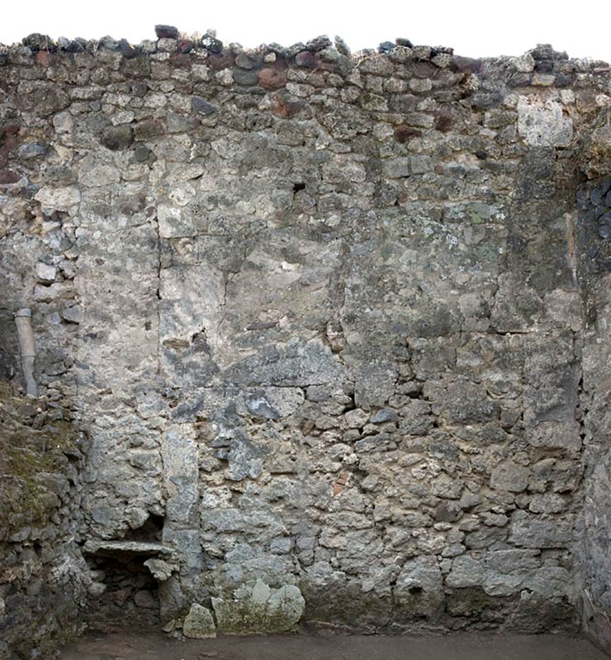 V.1.15 Pompeii. c.2012.  
“South wall of room, with cavity in the wall in the lower east area.” Photo by Hans Thorwid.
Photo and words courtesy of the Swedish Pompeii Project.
