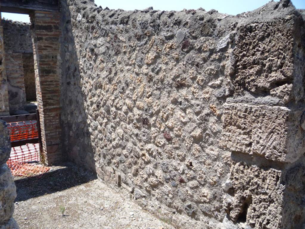 V.1.16 Pompeii. July 2008. North wall, looking west. Photo courtesy of Jared Benton.