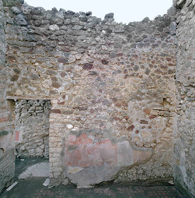 V.1.18 Pompeii. c.2005-2008.   
Room “n”, oecus, looking towards west wall, with doorway into corridor “m’ ”. 
Photo by Hans Thorwid.
Photo courtesy of The Swedish Pompeii Project.
