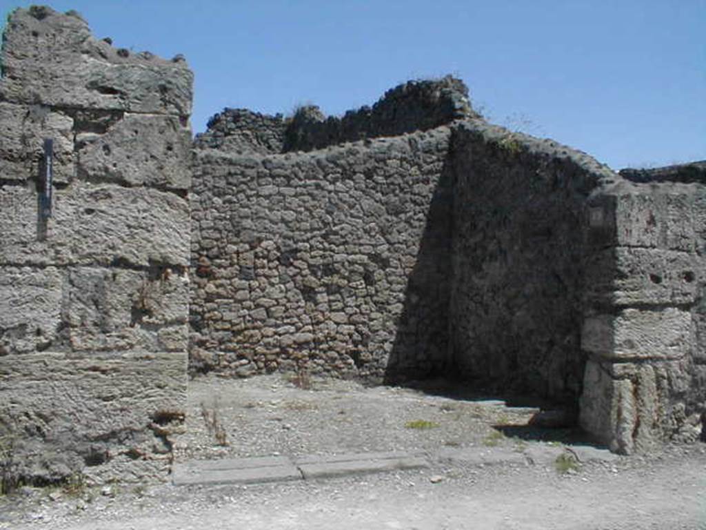 V.1.19 Pompeii.  May 2005.   Entrance.