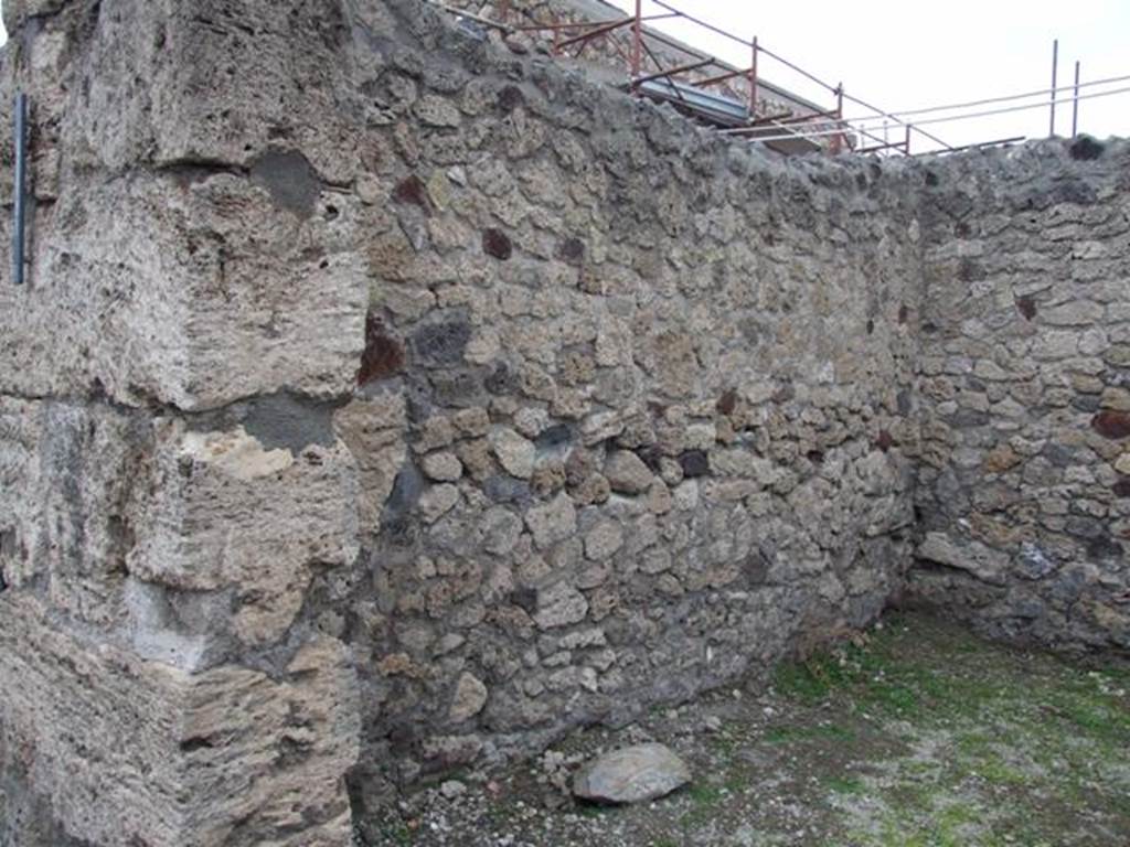 V.1.19 Pompeii.  December 2007.  North wall.