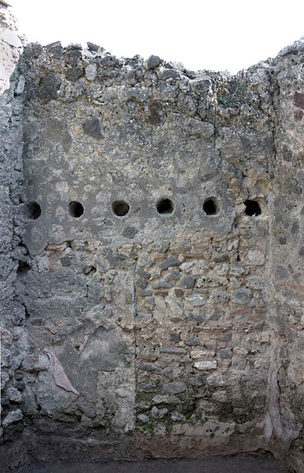 V.1.20 Pompeii. 2005. Room “e”.  Photo by Hans Thorwid.
South wall of room in rear south-east corner. 
“A walled-up doorway once led into the house at V.1.23.”
Photo and words courtesy of The Swedish Pompeii Project.
