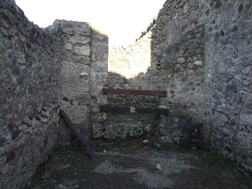 V.1.24 Pompeii. December 2006. East wall with two small steps which led from shop to rear room.