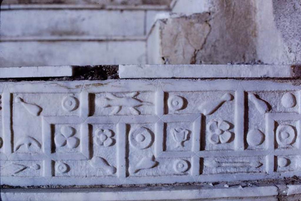 V.1.26 Pompeii. 1968. Detail from right side of top of altar in atrium. Photo by Stanley A. Jashemski.
Source: The Wilhelmina and Stanley A. Jashemski archive in the University of Maryland Library, Special Collections (See collection page) and made available under the Creative Commons Attribution-Non Commercial License v.4. See Licence and use details.
J68f1887
