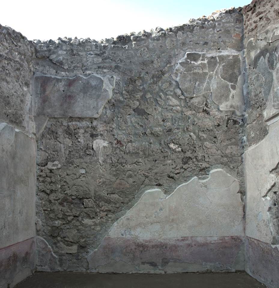 V.1.26 Pompeii. c.2003-07. Room “d”, north wall. Photo by Hans Thorwid.
Photo courtesy of The Swedish Pompeii Project.
