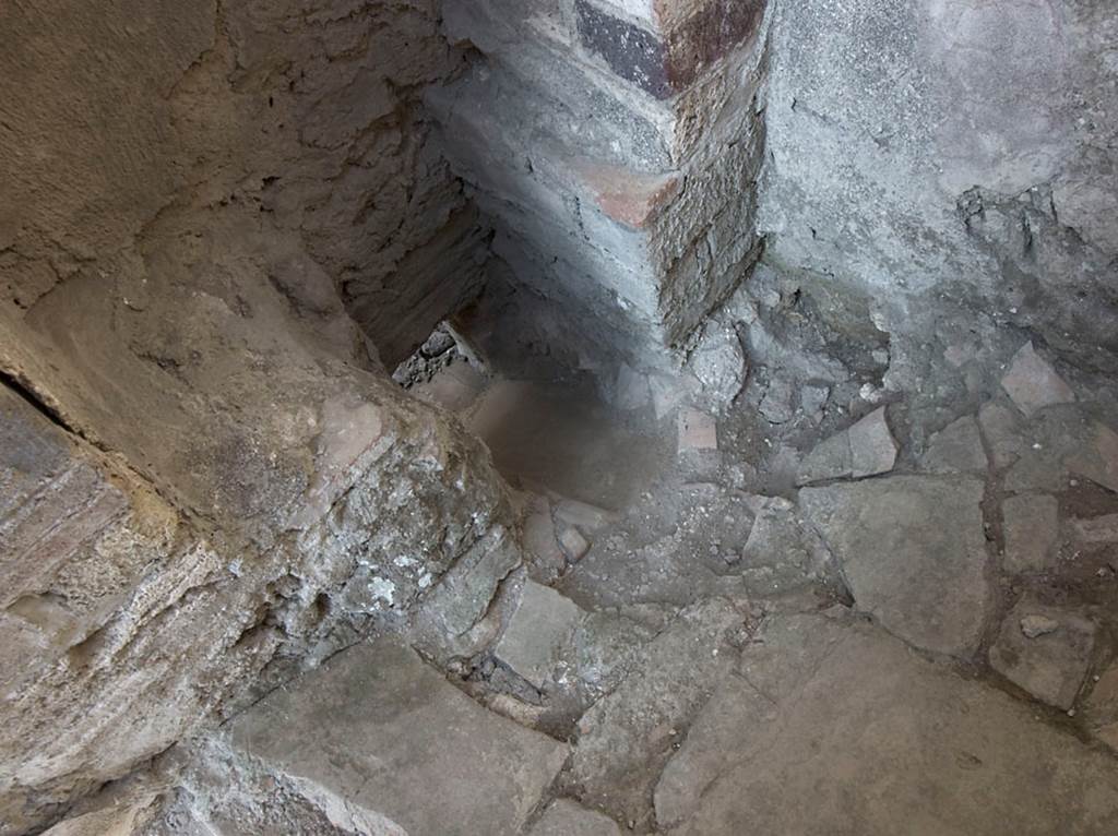 V.1.31 Pompeii. c.2010. Room 3, vaulted latrine. Photo by Hans Thorwid. 
“The bottom part of the latrine”. 
 Photo and words courtesy of The Swedish Pompeii Project.
