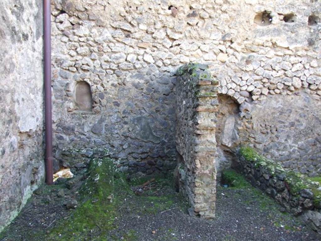 V.2.1 Pompeii. March 2009. Room 10, kitchen, and room 11, latrine. (BdI room no v, for both, described as kitchen, latrine and fusorium).