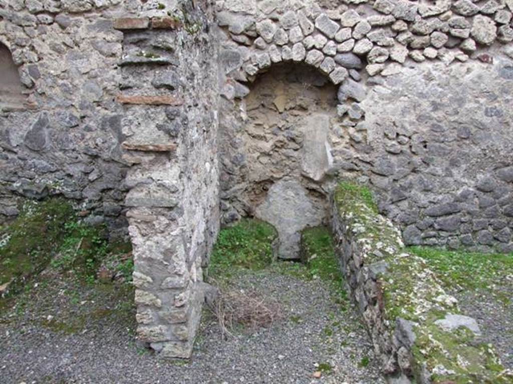 V.2.1 Pompeii.  December 2007.   Room 11, Latrine.