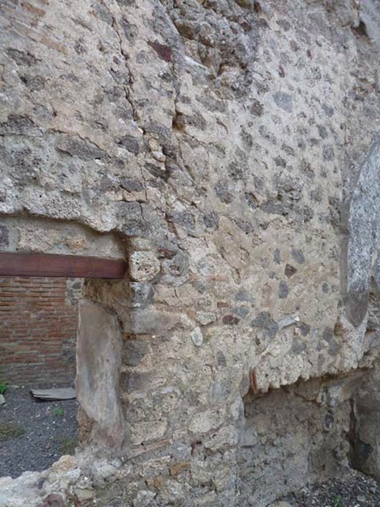 V.2.1 Pompeii. September 2015. South wall with recess in south-west corner.