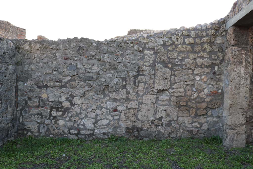 V.2.3, Pompeii. December 2018. West wall of caupona. Photo courtesy of Aude Durand.