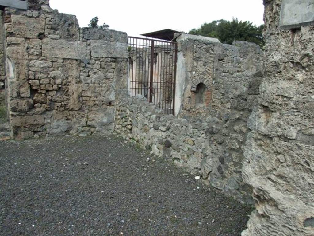 V.2.3 Pompeii.  March 2009.  East wall of caupona.