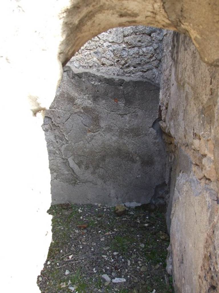 V.2.4 Pompeii. December 2007. Room 7, room with arched entrance.