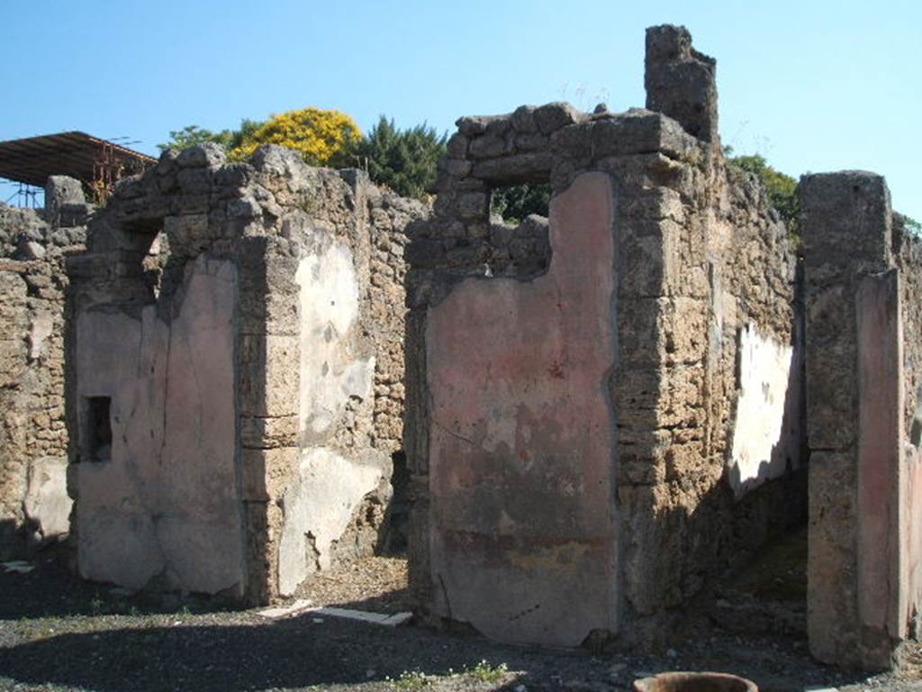 V.2.4 Pompeii. May 2005. Doorways to rooms 8, 9 and 10.