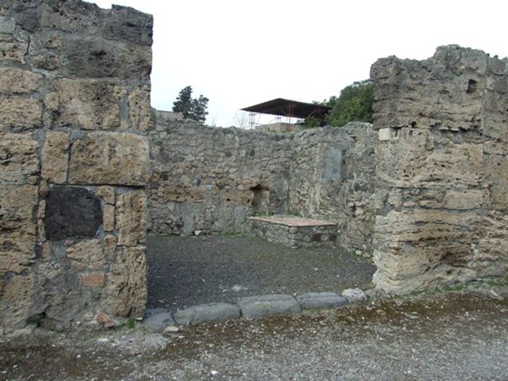 V.2.5 Pompeii.  March 2009. Entrance on Via di Nola.