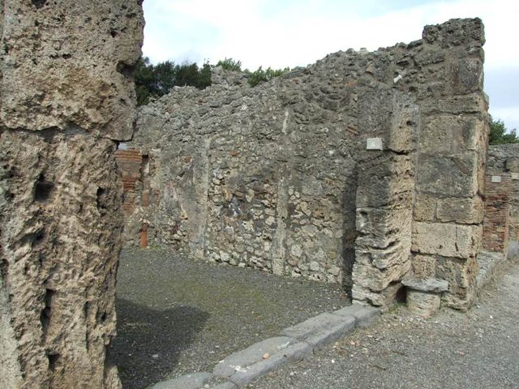 V.2.8 Pompeii. March 2009.   Entrance on Via di Nola.