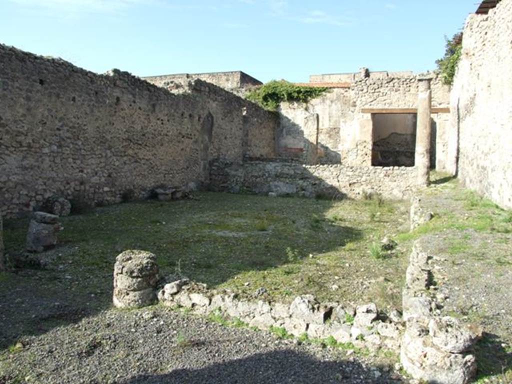 V.2.10 Domus of Paccia.  Looking north west across peristyle.  December 2007.