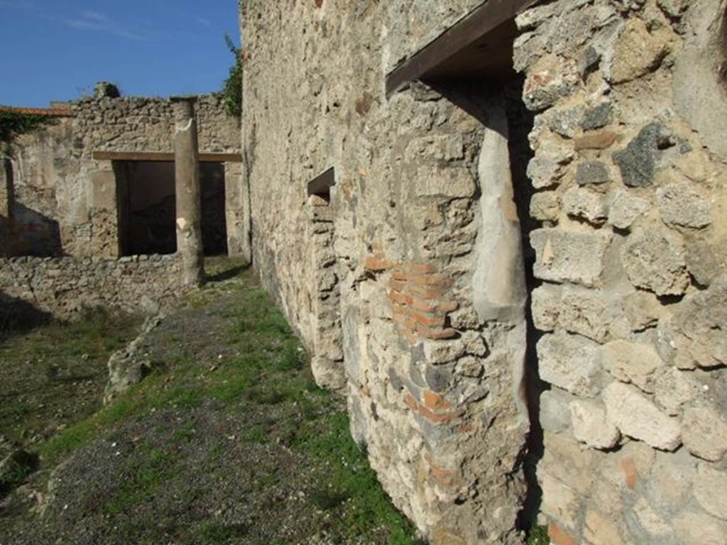 V.2.10 Domus of Paccia.  East side of peristyle looking north.  December 2007.