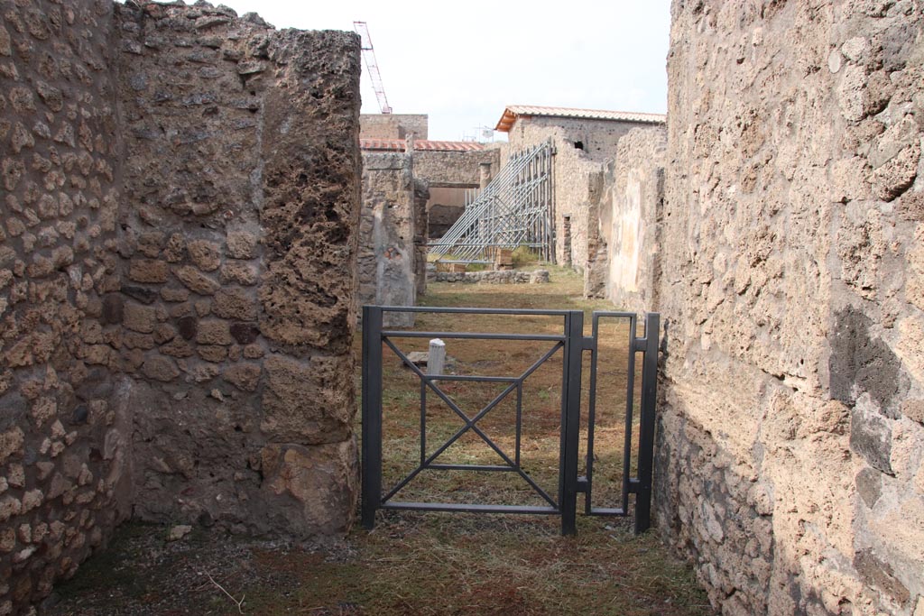 V.2.10 Pompeii. October 2022. Entrance doorway, looking north into atrium. Photo courtesy of Klaus Heese.