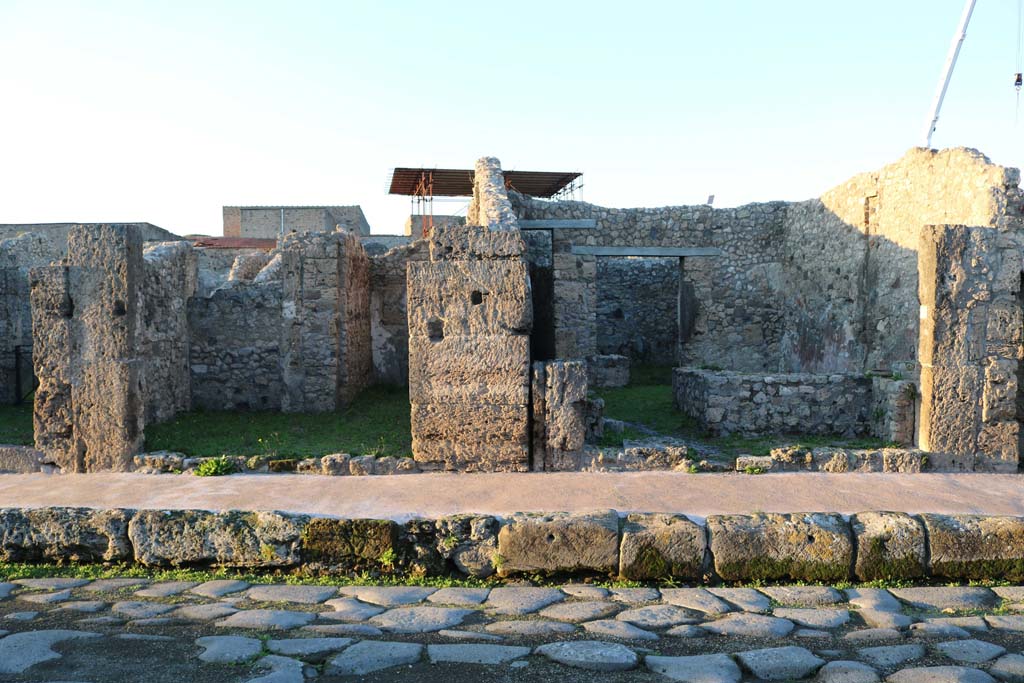 V.2.13, on right, Pompeii. December 2018. 
Looking north to entrances on Via di Nola, with V.2.12, on left. Photo courtesy of Aude Durand.

