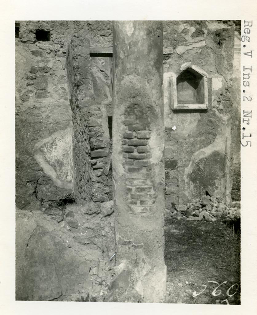 .2.15 Pompeii. Pre-1937-39. Looking north across peristyle towards niche.
Photo courtesy of American Academy in Rome, Photographic Archive. Warsher collection no. 562.
