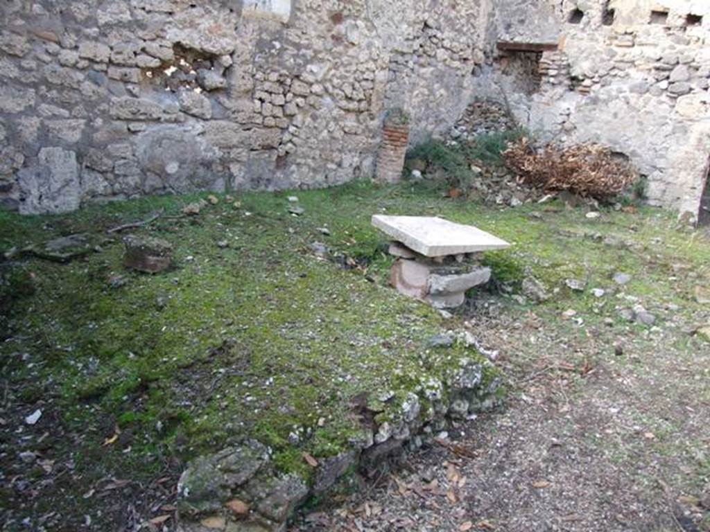 V.2.15 Pompeii. December 2007. Triclinium in peristyle.