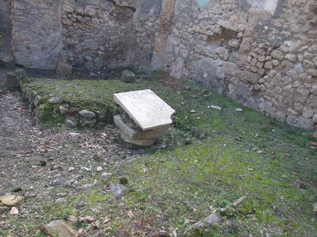 V.2.15 Pompeii. December 2007.  Triclinium in peristyle.