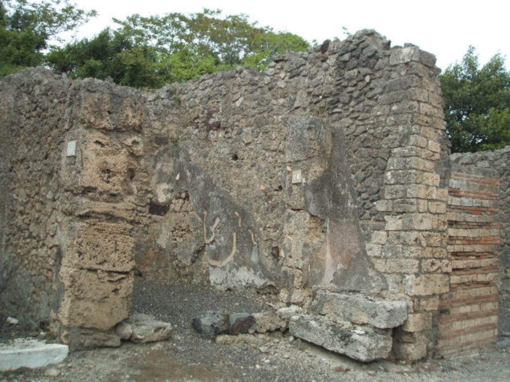 V.2.16 Pompeii.  May 2005.  Entrance.