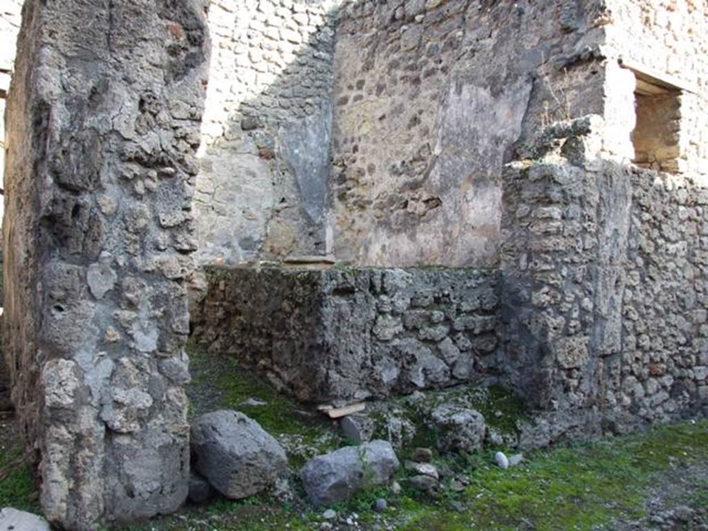 V.2.b Pompeii. December 2007. Entrance.  According to Frohlich, on the pilaster between both entrances (on the left of the picture), would have been a painting. On a red background was painted a bird with comb on its head   possibly a phoenix. Now vanished. See Frhlich, T., 1991. Lararien und Fassadenbilder in den Vesuvstdten. Mainz: von Zabern. (F32, no picture).
