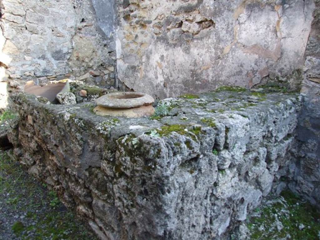 V.2.b Pompeii. December 2007. Counter with three urns.