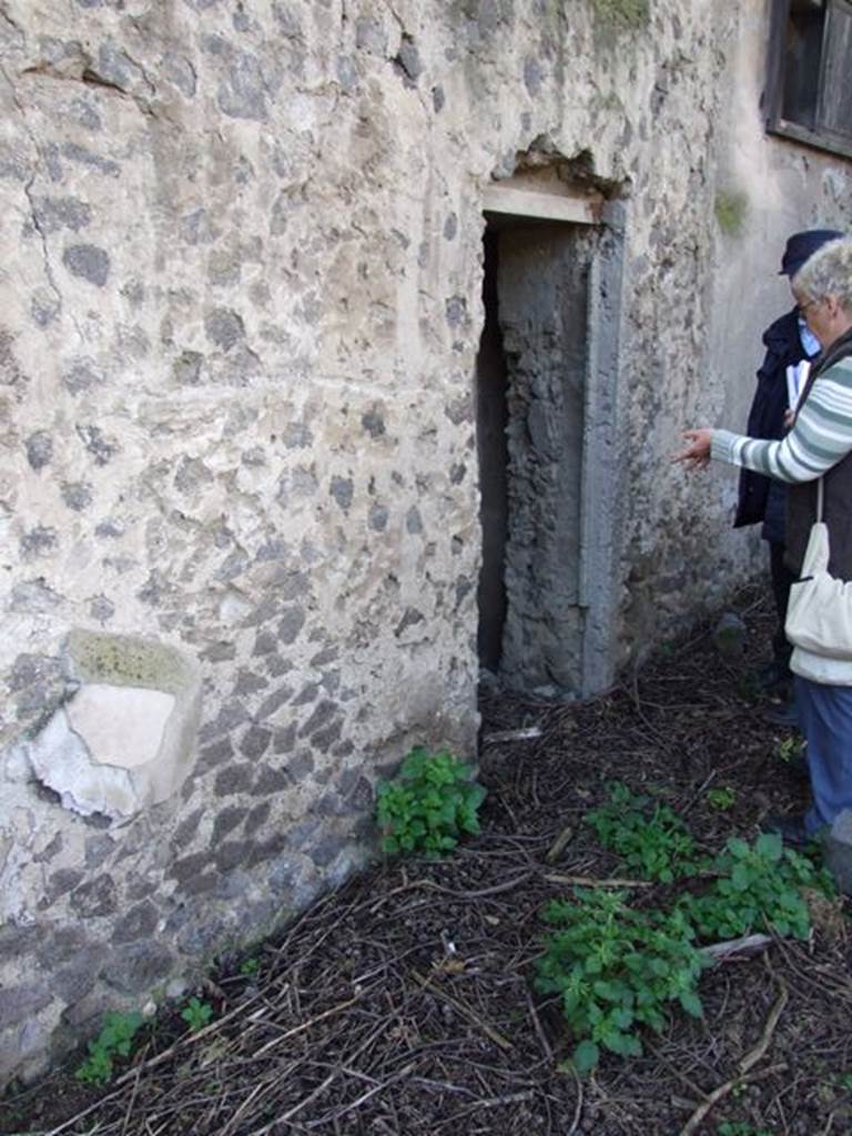 V.2.i Pompeii. March 2009.  Doorway to Room 26.