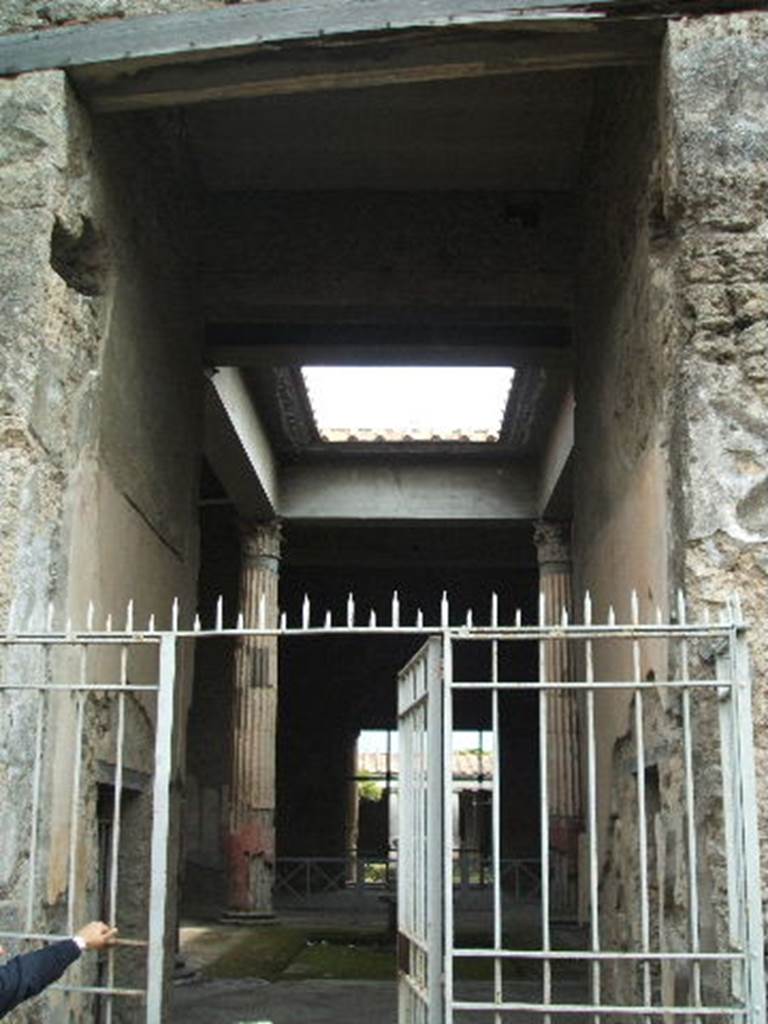 V.2.i Pompeii. May 2005. Looking south through entrance towards atrium with compluvium.
This house was named after the 25th wedding anniversary of King Umberto I of Italy, and Queen Margherita and is considered one of the most splendid private houses in the city.
This “domus” was owned by L. Albucius Celsus, who belonged to an ancient Pompeian family that were very active in politics.
There were numerous electoral inscriptions found near to the house.

